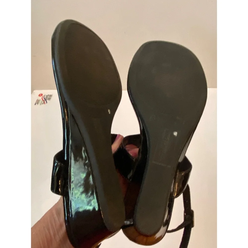 Comfort Plus by Predictions Sz 8.5 Black Patent T-Strap Wedge‎ Sandals Rose Gold